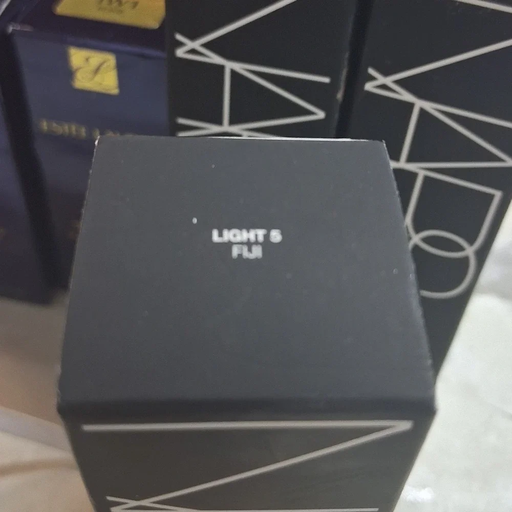 NARS Cosmetics Women's Makeup Natural Radiant Longwear Foundation Light 5 FIJI